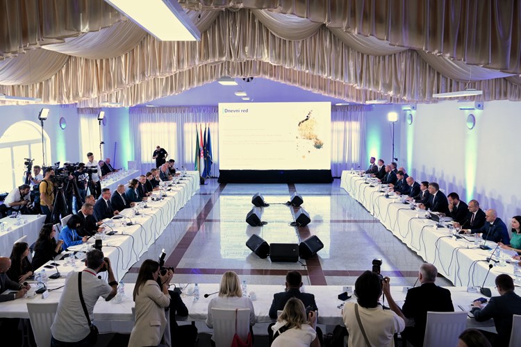 Slika /slike/Ministar/VRH_5046 (SBS).jpg